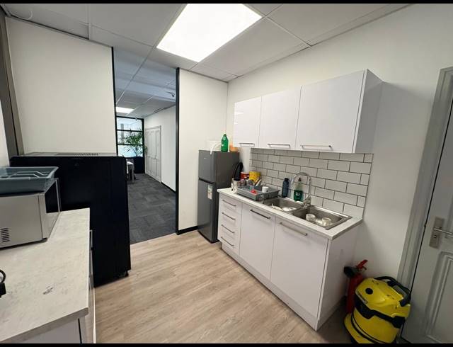 271M² OFFICE TO LET IN VORNA VALLEY
